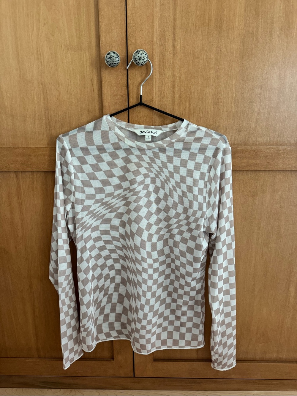 DAVI & DANI Taupe and White Optical Checkerboard Crewneck Sweater